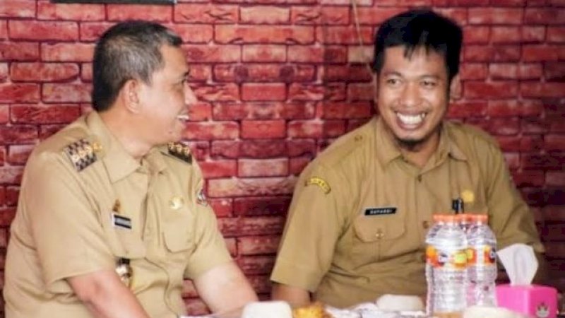 Juru Bicara Gugus Tugas Percepatan Penanganan Covid-19 Kabupaten Wajo, Supardi (kanan) bersama Bupati Wajo, Amran Mahmud.
