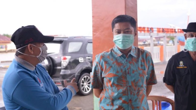 Kadiskominfo Sinjai, Irwan Suaib (tengah).