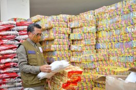 Gubernur Minta Dinsos Segera Salurkan Bantuan kepada Warga Terdampak Covid-19 