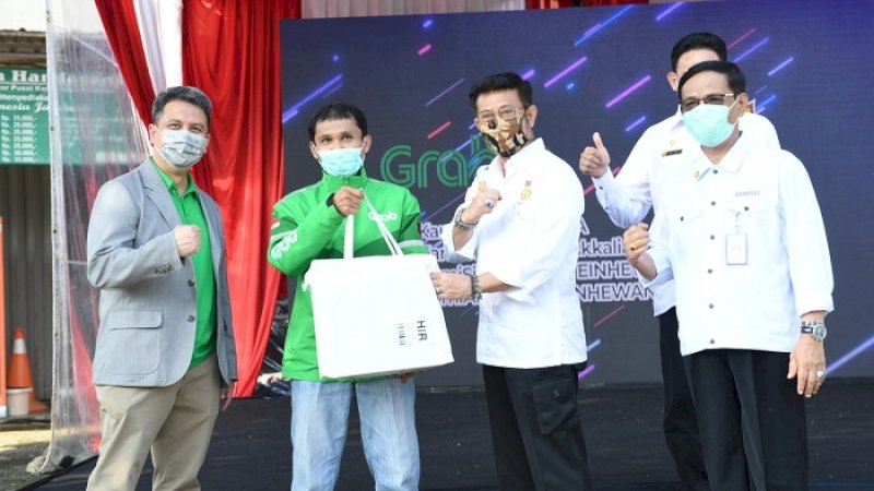 Menteri Pertanian Syahrul Yasin Limpo bersama e-commerce dan penyedia jasa transportasi online.