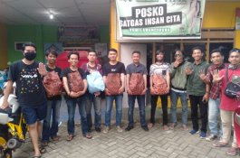 HMI Cabang Gowa Raya Bagi-bagi Sembako untuk Warga yang Tidak Mudik