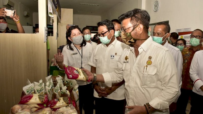 Mentan SYL bersama Kepala KSP, Moeldoko menghadiri peluncuran Toko Tani, Selasa (14/4/2020). (FOTO: DOK KEMENTAN)