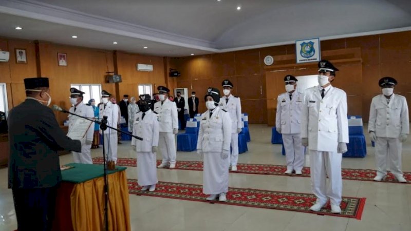 Bupati Bulukumba, AM Sukri Sappewali melantik kepala desa, Rabu (15/4/2020).
