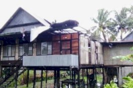 Hujan Deras Disertai Angin Kencang, 15 Rumah Rusak Berat di Wajo