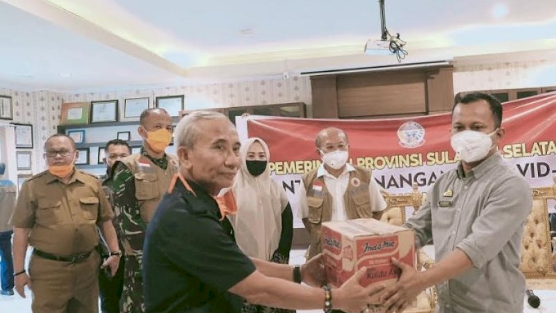 Dinas Sosial Sulsel menyalurkan bantuan beras 7 ton untuk masyarakat Jeneponto.&nbsp;