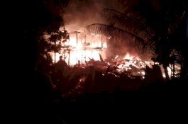 Nginap di Luar, 2 Rumah Beserta Mobil dan 2 Motor Milik Dua Bersaudara di Bantaeng Ini Terbakar