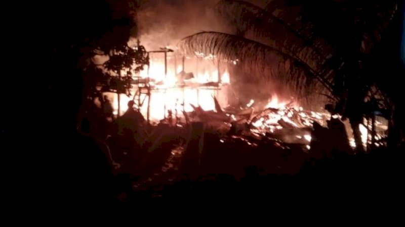 Kebakaran rumah milik dua bersaudara di Bantaeng.