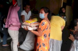 Tahap Kedua, Athirah Peduli Salurkan 500 Paket Sembako kepada Warga Terdampak Covid-19