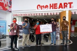 Pandemi Corona, Astra Motor Makassar Bantu Sembako Warga Sekitar Kantor