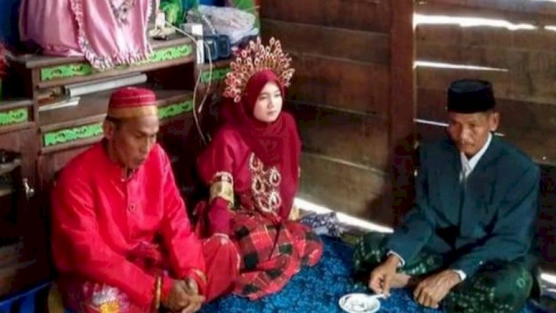 Pernikahan Wardi dan Risna di Konawe Selatan. (FOTO: ISTIMEWA)