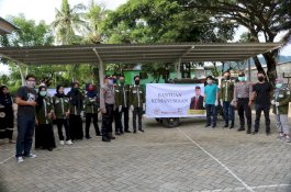 Lawan Covid-19, Tamsil Linrung Sumbang Ribuan Masker dan Sembako di Sulsel