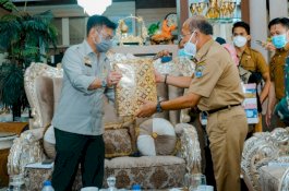 Selain Panen Raya Padi, Mentan SYL Sumbang Hazmat dan Masker di Jeneponto