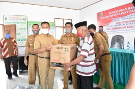 Dorong Produksi Pangan, Bupati Takalar Serahkan Mesin Pompa & Mesin Ketinting ke Petani dan Nelayan