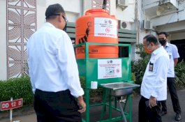 Siswa SMKN 3 Gowa Sumbang Wastafel Portabel Buatan Sendiri