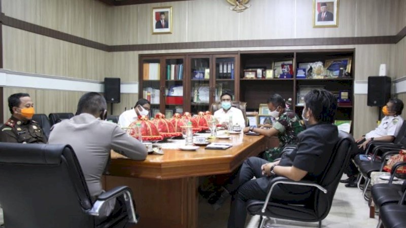 Penyaluran Bantuan Harus Tepat Sasaran, Bupati Barru Libatkan TNI-Polri dan Kejaksaan