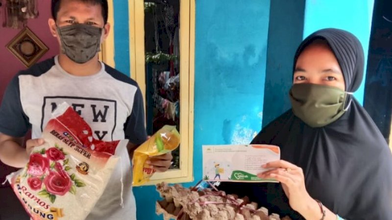 Sekolah Islam Athirah melalui Athirah Peduli meyalurkan bantuan paket sembako kepada warga terdampak Covid-19.