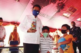 Dua Bocah Ini Sumbang Uang Tabungan untuk Hambat Covid-19 di Barru