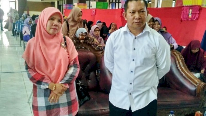 Dekan FISIP Unismuh Dr Ihyani Malik (kiri) dan Wakil Dekan 3, Dr Samsir Rahim.