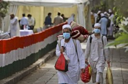 Corona Bikin Muslim India Kian Terpojok, 101 Mantan Birokrat Tulis Surat Ungkap Kesedihan Mereka
