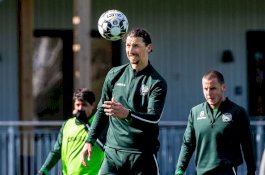 Ikut Latihan Bersama Hammarby, Zlatan Ibrahimovic Ungkap Masa Depannya di AC Milan
