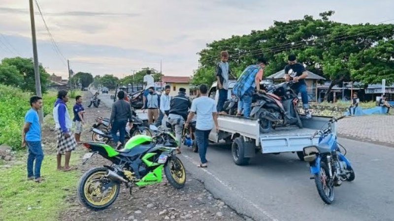 Polisi kembali menggelar razia balapan liar di Jeneponto. Hasilnya, puluhan sepeda motor pelaku diangkut ke kantor polisi.