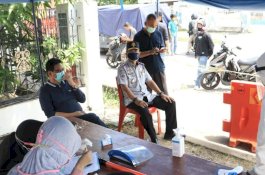 Pantau Posko Perbatasan, Bupati Barru: Terus Beri Pemahaman ke Pengendara