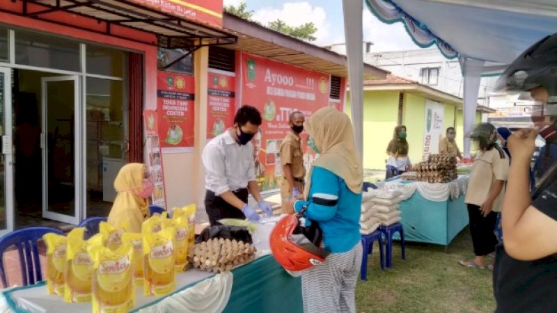 Untuk menjaga agar masyarakat dapat mengakses pangan, Badan Ketahanan Pangan (BKP) Kementerian Pertanian (Kementan) menggerakkan Pasar Mitra Tani di 34 provinsi.&nbsp;