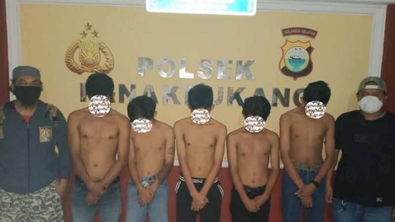 Unit Resmob Polsek Panakkukang mengamankan enam orang terduga pelaku pengeroyokan, Selasa (28/4/2020).
