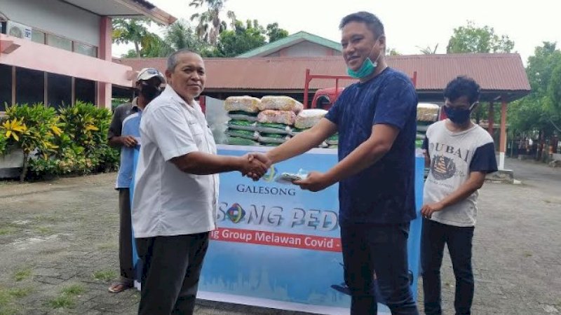 Bantuan bahan pokok datang PT Sinar Sukses Persada (SSP). Perusahaan tersebut memberikan bantuan berupa mi instan 130 paket dan beras 130 paket.&nbsp;