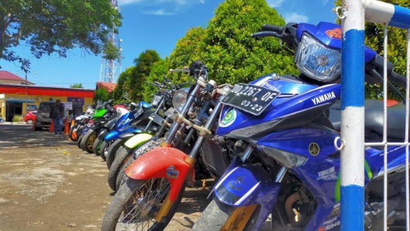 Satuan Lalu Lintas Polres Jeneponto kembali melakukan razia balapan liar. Pada hari kelima Ramadan, Selasa (28/4/2020), 78 unit sepeda motor terjaring.