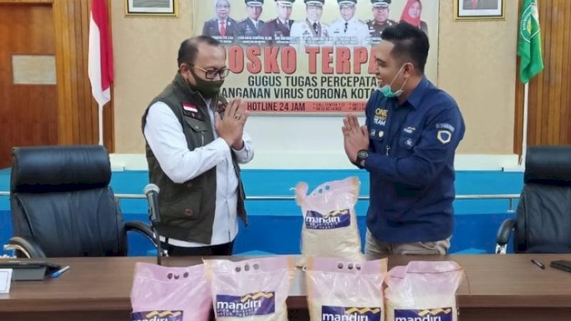 Bank Mandiri Cabang Parepare menunjukkan kepedulian terhadap warga yang terdampak Covid-19 di Kota Parepare.