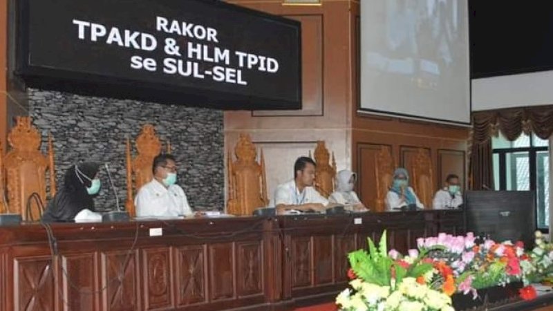 Pemerintah Kabupaten Sinjai mengikuti rapat koordinasi Tim Percepatan Akses Keuangan Daerah (TPKAD) dan High Level Meeting (HLM) TPID se-Sulsel di ruang pola kantor bupati Sinjai, Rabu (29/4/2020).
