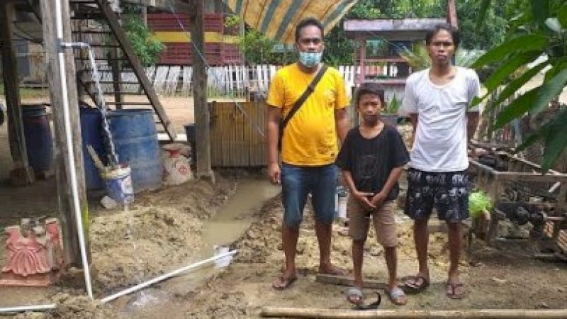 Aan Nur Pratama (tengah)