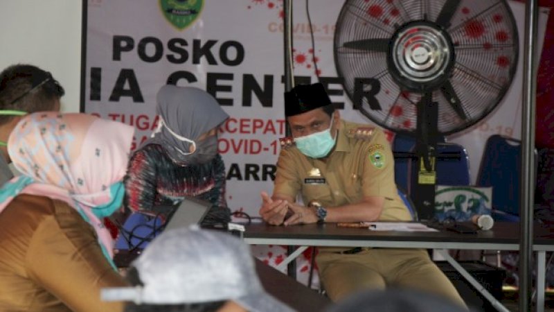 Bupati Barru, Suardi Saleh (kanan)