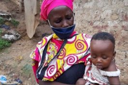 Krisis Pandemi Covid-19, Viral Emak-emak Masak Batu untuk Tenangkan 8 Anak