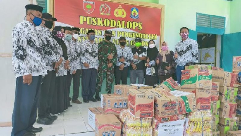 Persatuan Guru Republik Indonesia (PGRI) dan Dinas Pendidikan dan Kebudayaan (Disdikbud) menyerahkan sumbangan untuk penanganan dan pencegahan Covid-19.