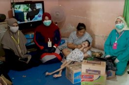 Bawakan Susu dan Biskuit, Puskesmas Bulurokeng Turun Cek Kondisi Ridayanti