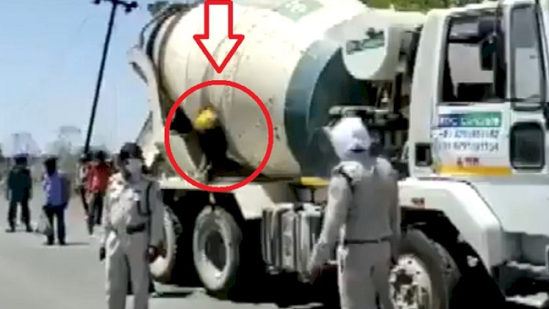 Delapan belas pekerja migran nekat menumpang truk pengaduk semen. Mereka ditemukan di negara bagian India Madhya Pradesh, Sabtu (2/5/2020).&nbsp;