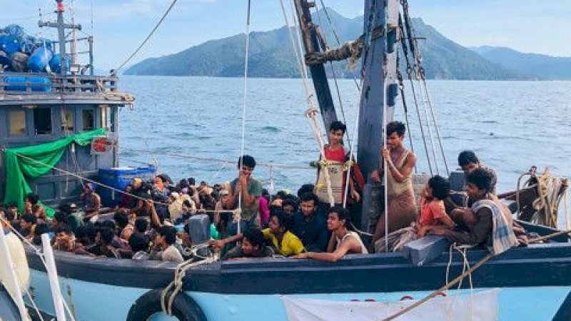 Kapal yang ditumpangi pengungsi Rohingya.