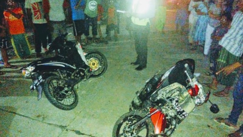 Tabrakan sepeda motor terjadi di Wajo, Minggu malam (3/5/2020). Kecelakaan lalu lintas itu mengakibatkan satu orang meninggal dunia.

