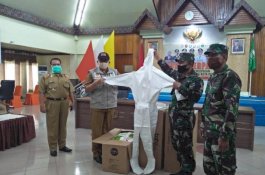 Mabes TNI dan FTI UMI Bantu APD kepada Tim Gugus Covid-19 Parepare