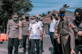 Datang Siang, Kapolda Sulsel Diterima Bupati Jeneponto di Perbatasan Bantaeng