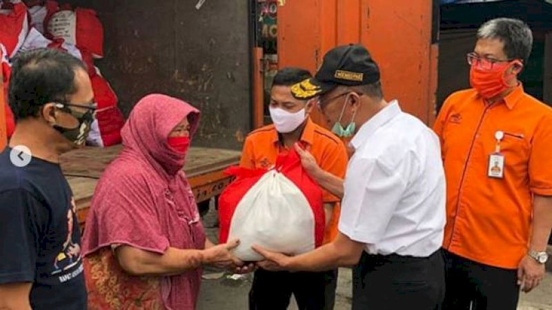 Menteri Koordinator PMK, Prof Muhadjir Effendy menyerahkan langsung bantuan dari pemerintah pusat. 