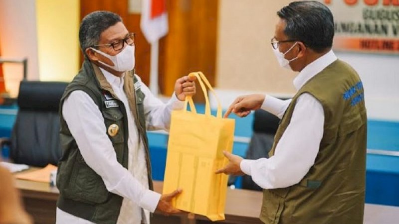 Wali Kota Parepare, Taufan Pawe, dan Gubernur Sulsel, Nurdin Abdullah.