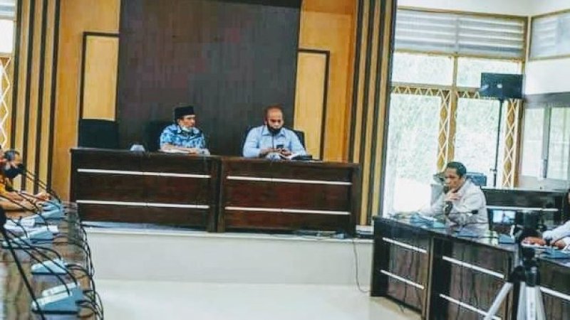 Rapat Komisi IV DPRD Wajo membahas dugaan pemotongan tunjangan PKH.
