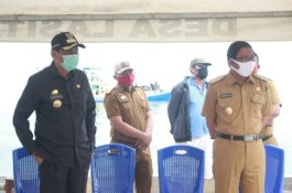 Bupati-Wabup Barru Besuk Petugas Medis yang Dikarantina, Televisi Pejabat Dipindahkan ke Bola Soba’e