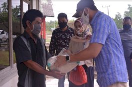 Salurkan Sembako Tahap Ketiga, Bupati Sinjai: Kalau Ada yang Luput, Hubungi Call Center