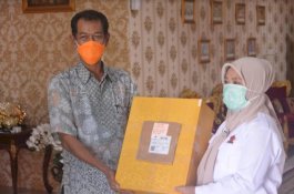 Sudah Buktikan Kemanjurannya, Wakil Ketua DPR RI Kirim Obat Herbal Anti Covid-19 ke Sinjai