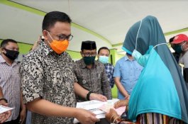 Desa Bajiminasa Salurkan BLT, Bupati Bantaeng: Bukti Pemerintah Hadir di Tengah Pandemi