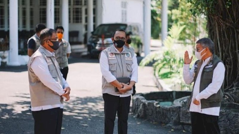 Wali Kota Parepare, HM Taufan Pawe, menyiapkan reward atau hadiah kepada Ketua RT atau RW yang dinilai berprestasi dalam membantu pemerintah menekan penyebaran Corona Virus Disease 2019 (Covid-19) di wilayah masing-masing.